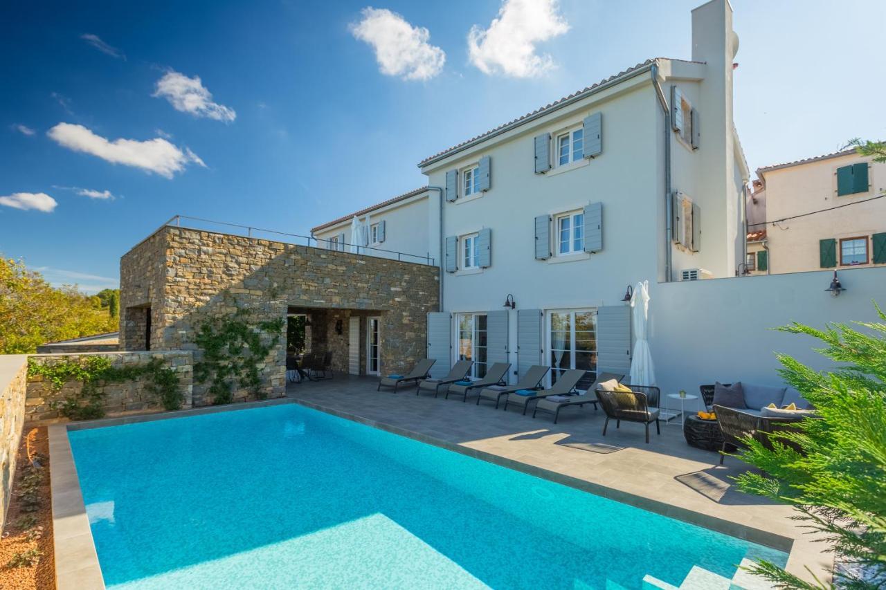 Exceptional 5 Star With Breathtaking Views, Sauna And Fitness